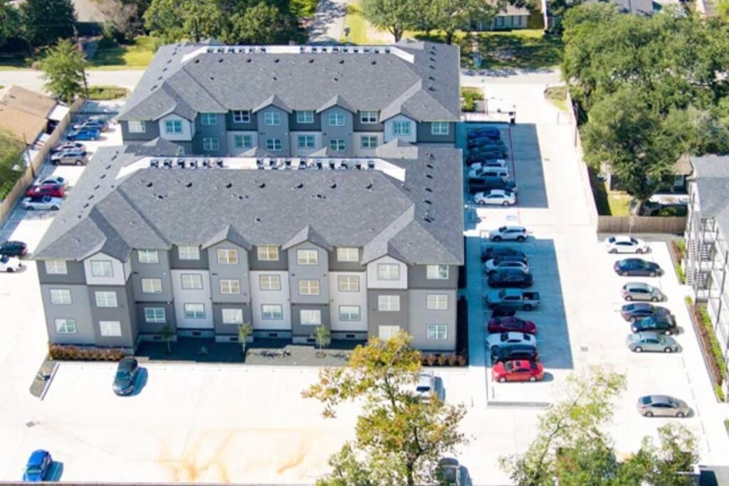 Welcome To Our Spacious 2-Bedroom 2-Bathroom Located In The City Of Houston, Texas! Exterior photo