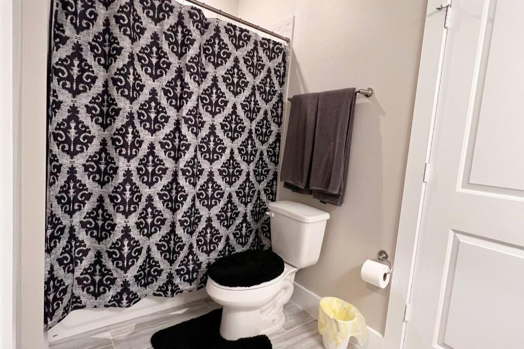 Welcome To Our Spacious 2-Bedroom 2-Bathroom Located In The City Of Houston, Texas! Exterior photo